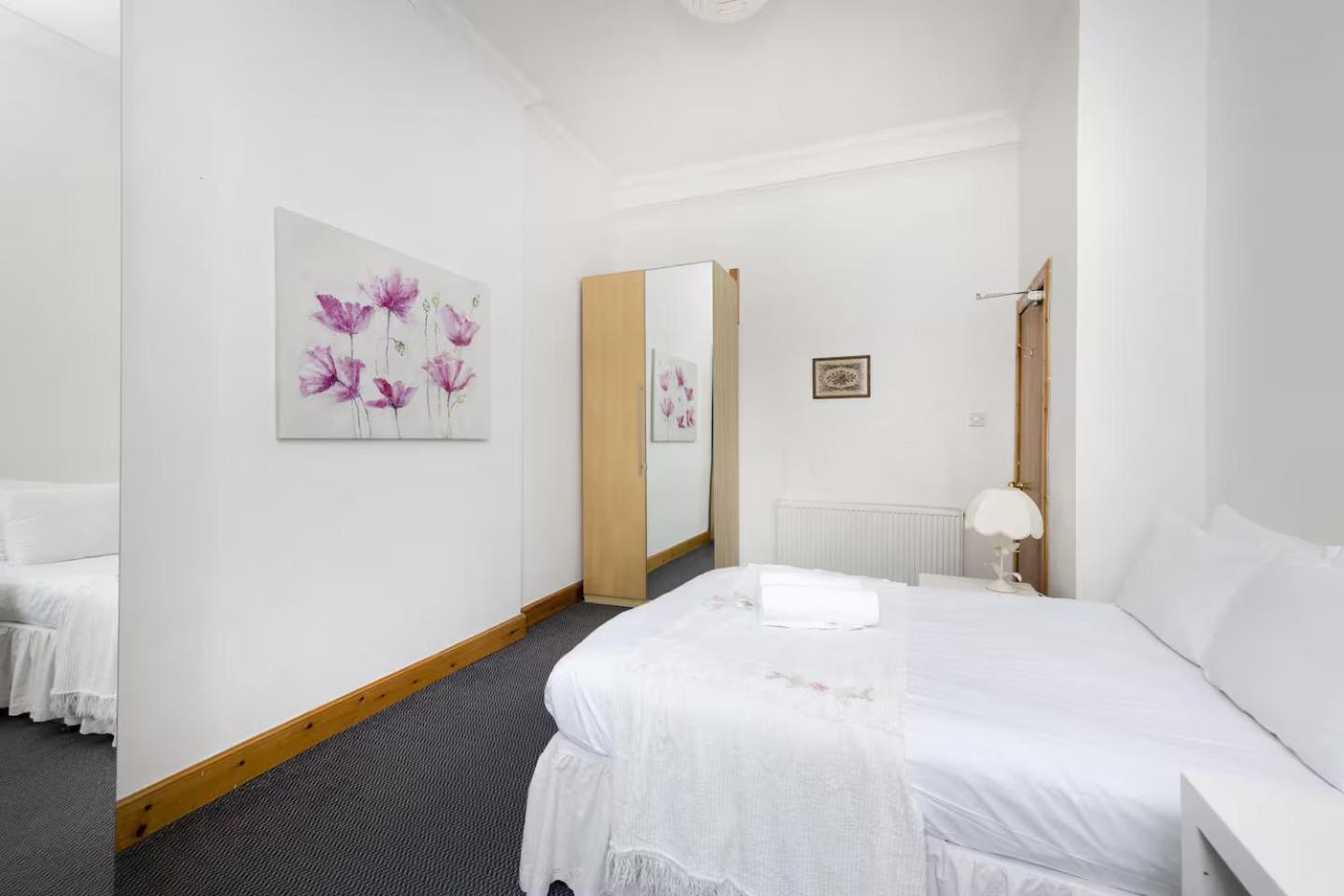 Joivy 3 Bed Flat In Old Town, Close To Grassmarket เอดินบะระ ภายนอก รูปภาพ