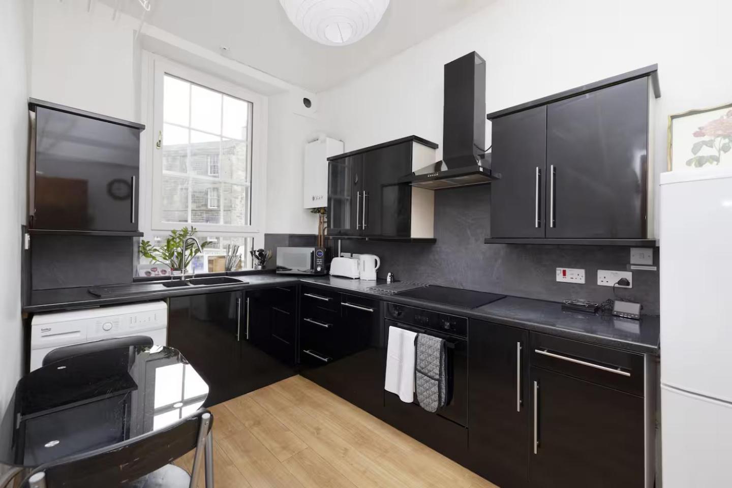 Joivy 3 Bed Flat In Old Town, Close To Grassmarket เอดินบะระ ภายนอก รูปภาพ