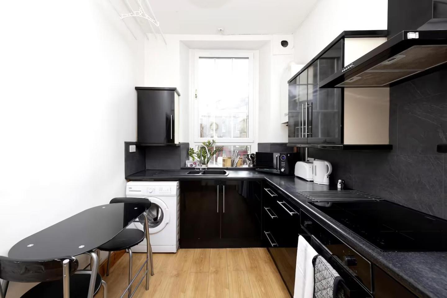 Joivy 3 Bed Flat In Old Town, Close To Grassmarket เอดินบะระ ภายนอก รูปภาพ